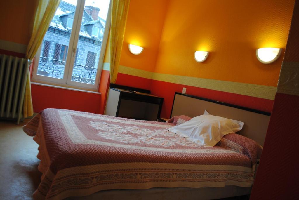 Hotel des voyageurs Chez Betty Neussargues en Pinatelle Zimmer foto